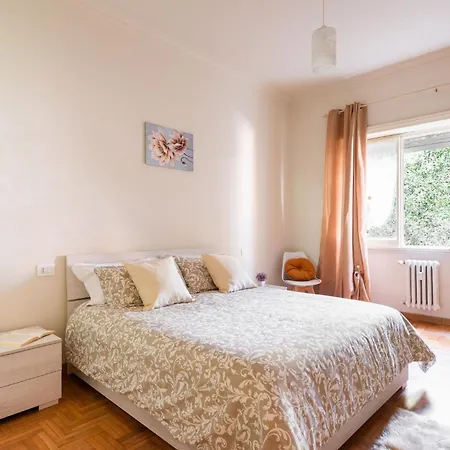 Apartment House Of Vatican Con Netflix E Ac Rome