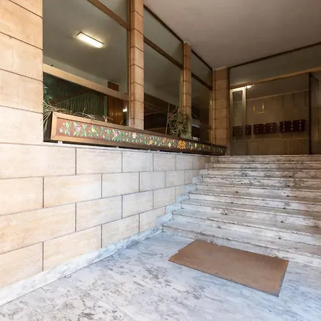 Apartment House Of Vatican Con Netflix E Ac