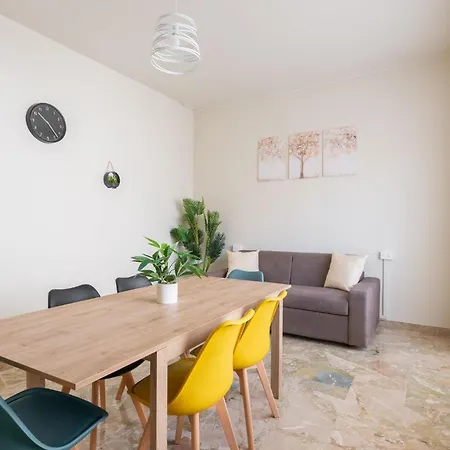 Apartment House Of Vatican Con Netflix E Ac